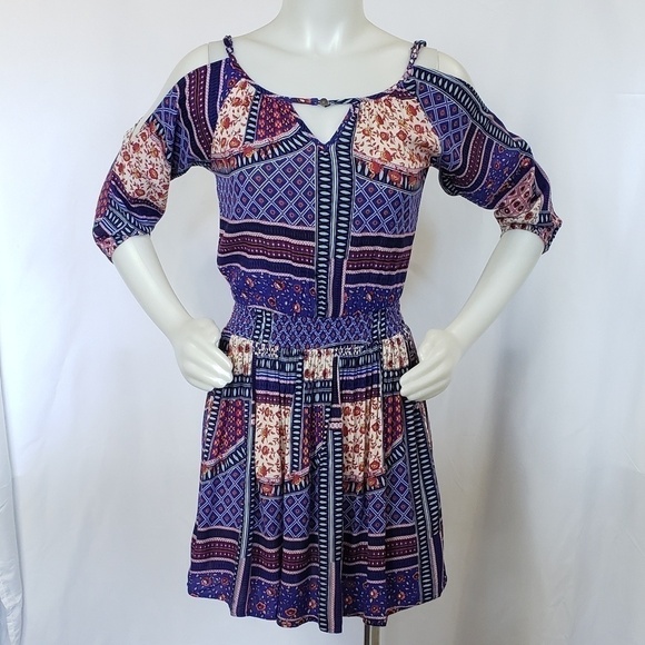 American Eagle Outfitters Dresses & Skirts - Aeo cold shoulder dress Sz XXS